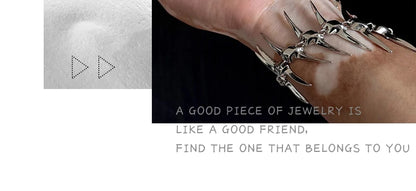 The Fishbone Shackle Necklace In A Punk And Cold Style, Made Of Copper Alloy, Is A Neutral Carnival Jewelry Accessory