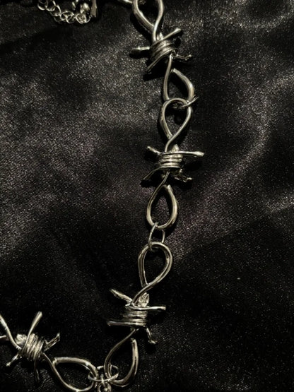 1 Piece Of Personalized And Fashionable Entwined Thorns Cross Gothic Style Metal Silver Color Pendant Necklace 47+5cm