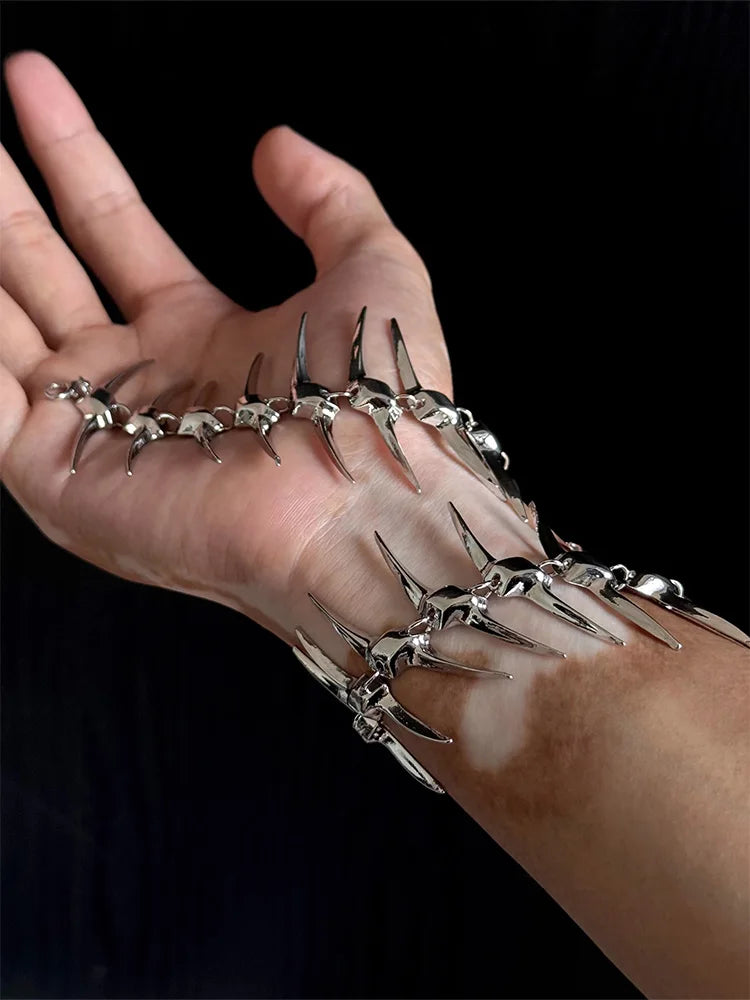 The Fishbone Shackle Necklace In A Punk And Cold Style, Made Of Copper Alloy, Is A Neutral Carnival Jewelry Accessory